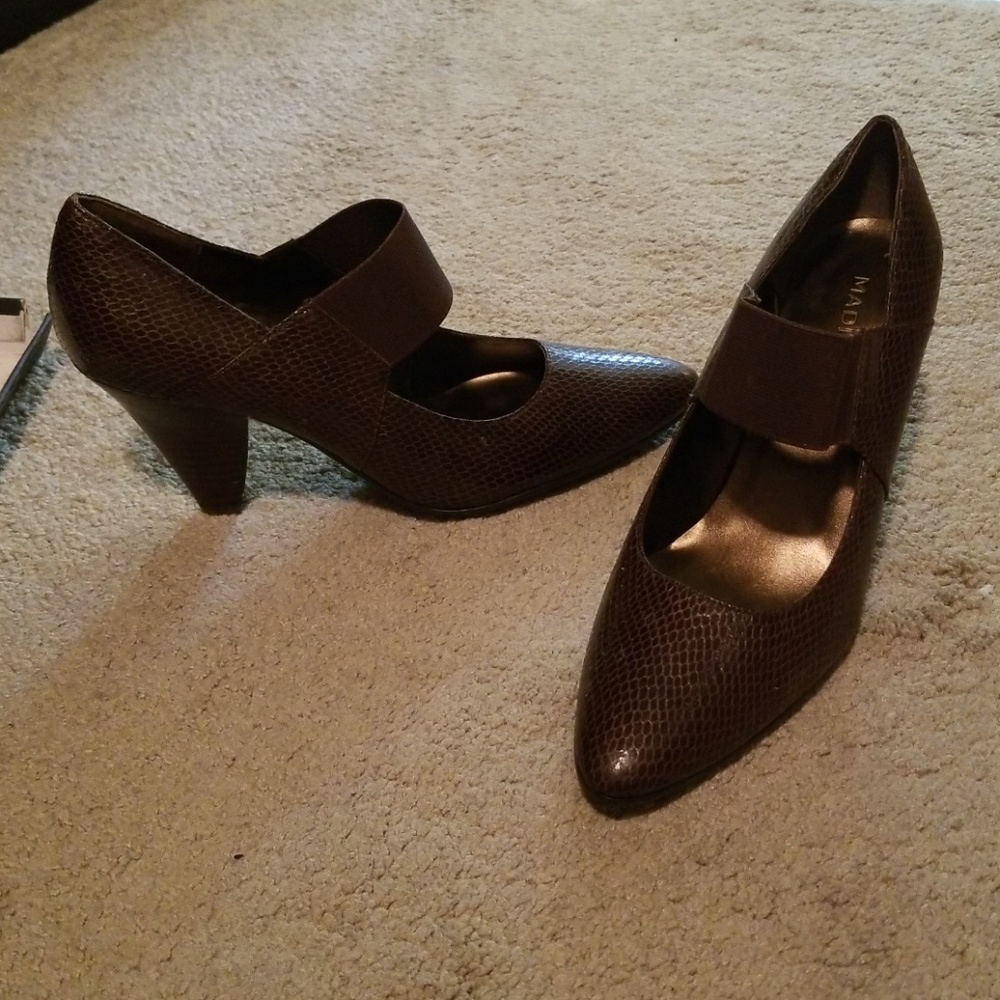 Madison pumps, snake print, large elastic strap